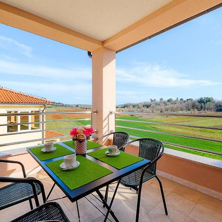 Stancija Amorozo 5 - Apartment N. 7 Poreč Dış mekan fotoğraf