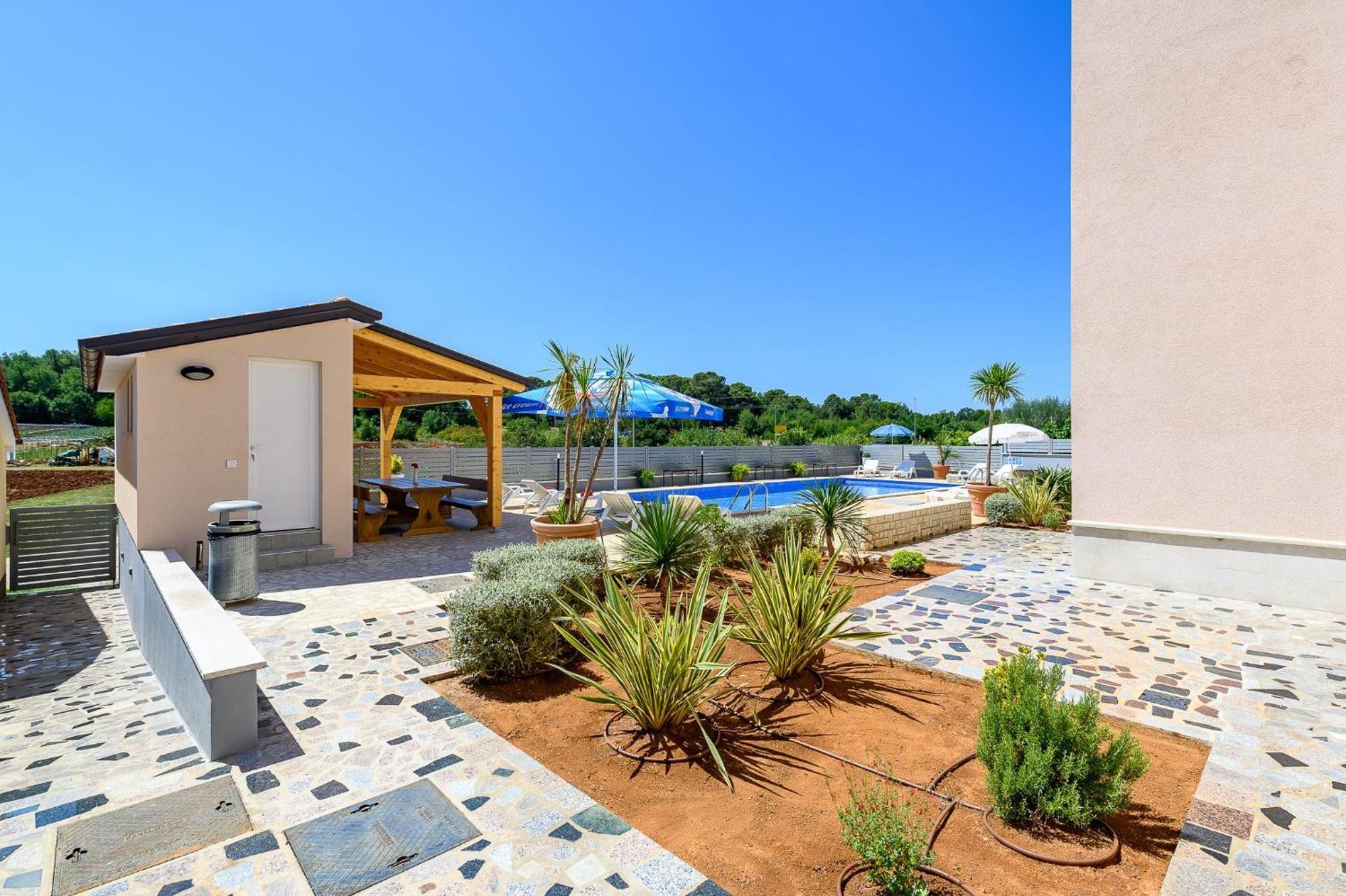 Stancija Amorozo 5 - Apartment N. 7 Poreč Dış mekan fotoğraf