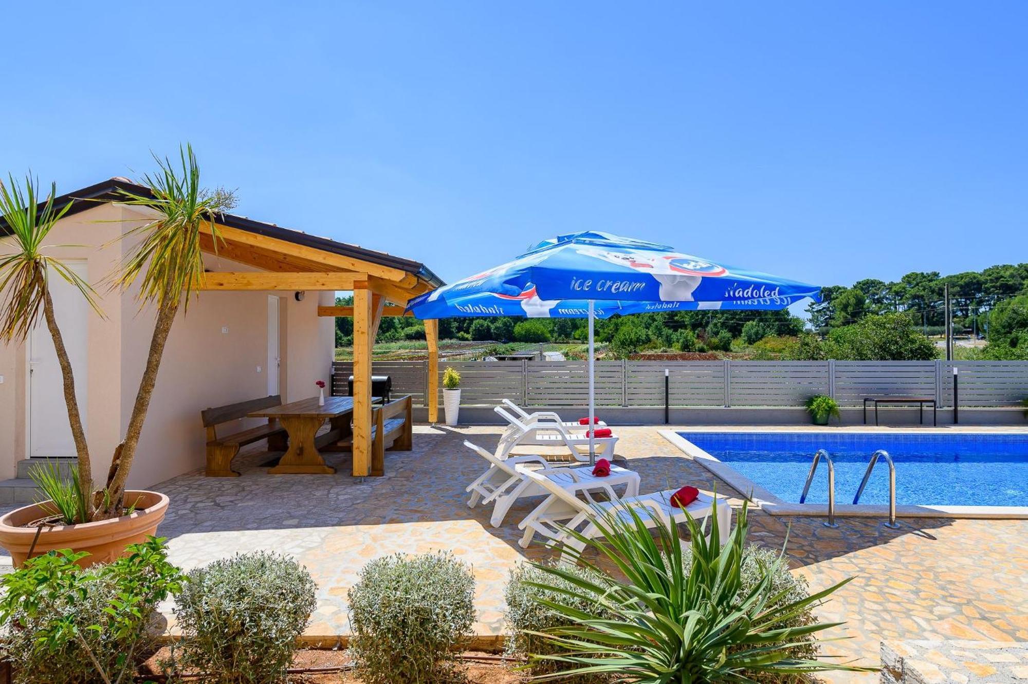 Stancija Amorozo 5 - Apartment N. 7 Poreč Dış mekan fotoğraf