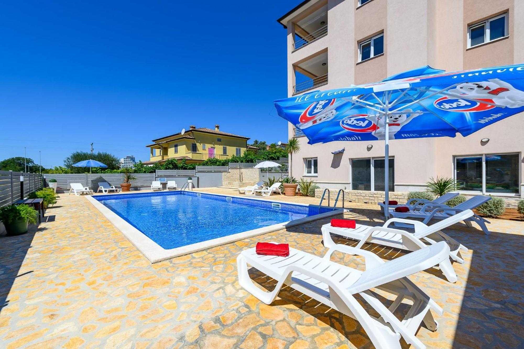 Stancija Amorozo 5 - Apartment N. 7 Poreč Dış mekan fotoğraf