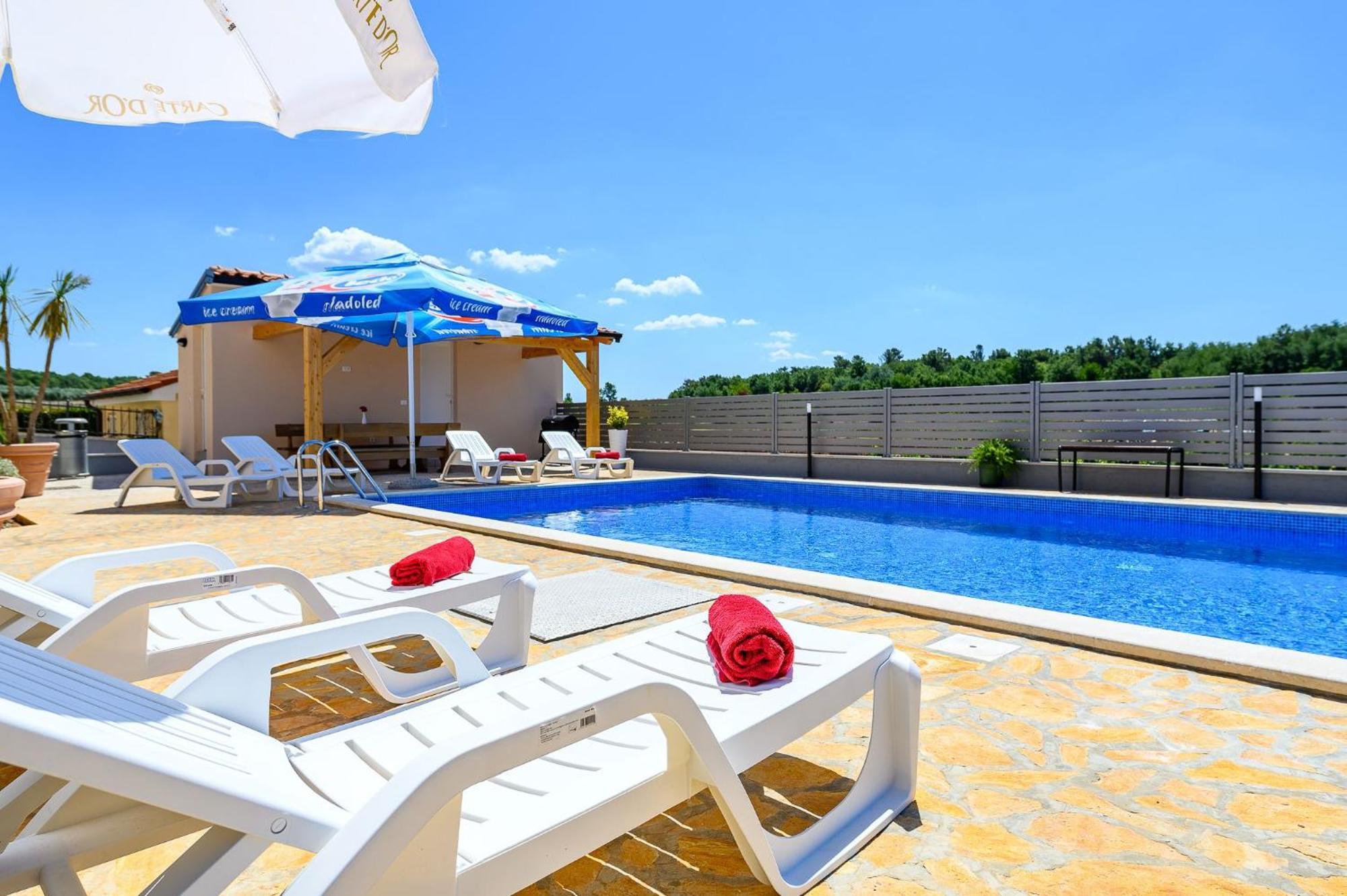 Stancija Amorozo 5 - Apartment N. 7 Poreč Dış mekan fotoğraf