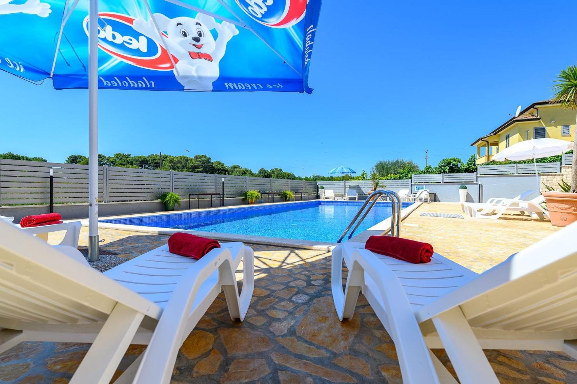 Stancija Amorozo 5 - Apartment N. 7 Poreč Dış mekan fotoğraf